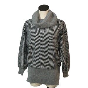 Pierre Cardin Vintage Women’s Turtleneck Sweater size M Lambswool/Angora Tunic